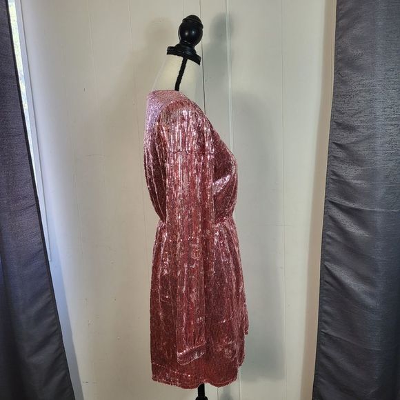 WILD HONEY Pink Velvet Sequin Surplice Wrap Long Sleeve Mini Dress Size Medium - Picture 3 of 4